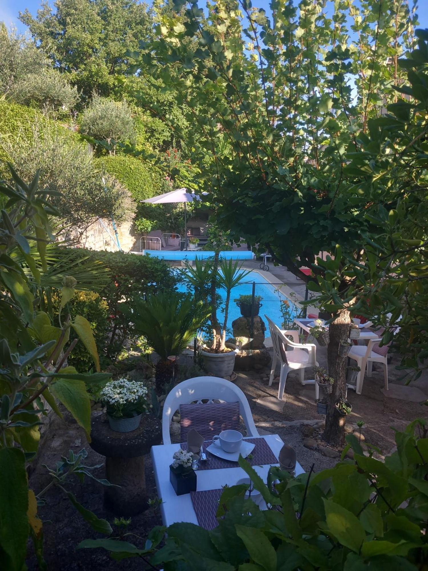 La Sapiniere -Chambres Climatisees Buisson Bagian luar foto